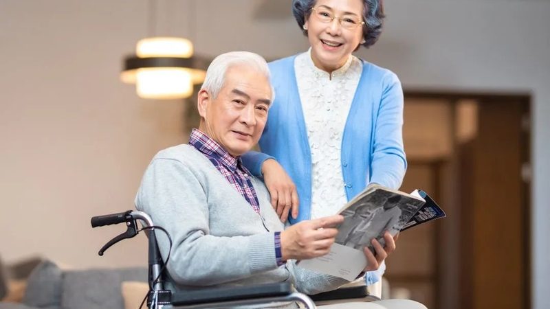 家庭陪护服务的价格主要由以下几个因素构成：