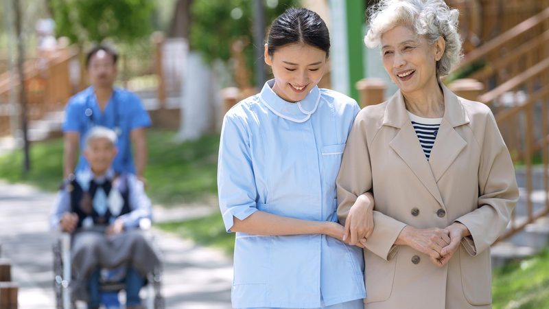 社区居家养老，如何选择合适的加盟中心？**